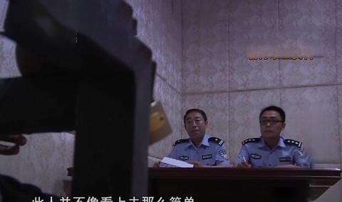 别人门上写字骂我警察管不管(有人在我家门上乱写字骂人,违法吗)