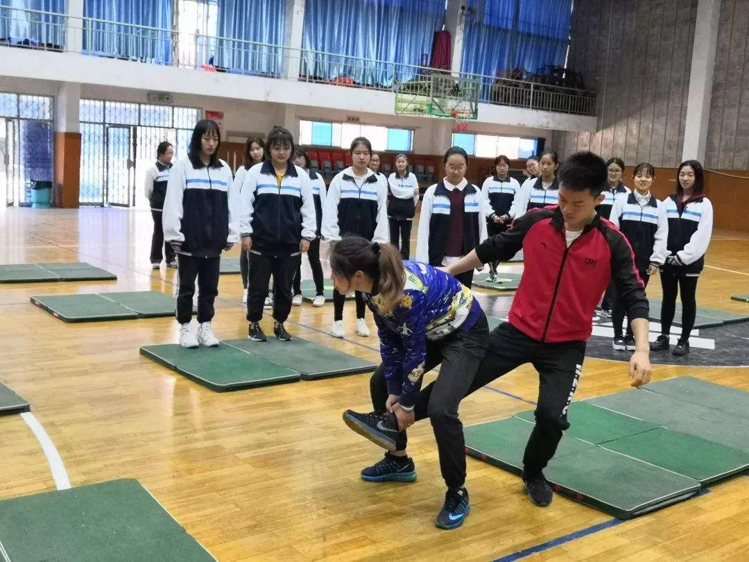 初中生学什么防身(初中生简单防身小技巧)