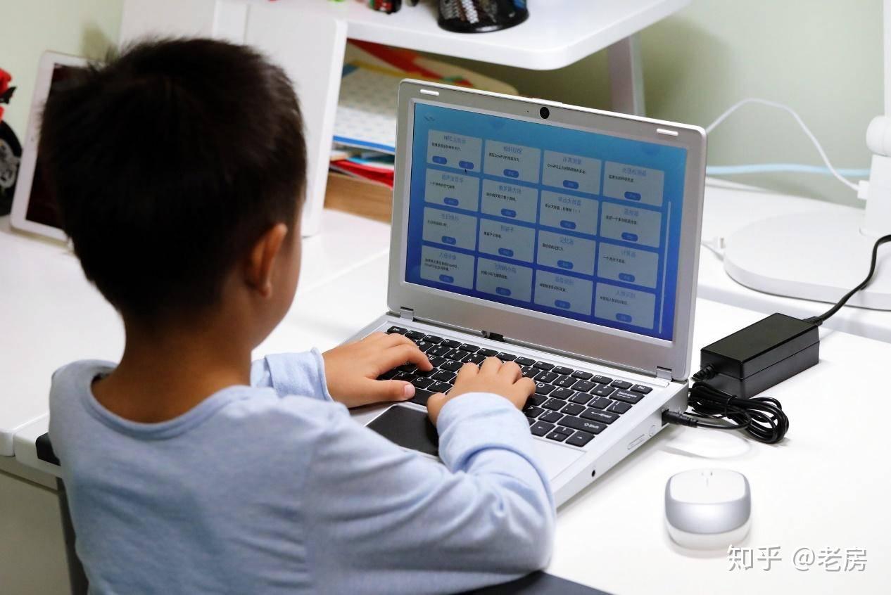 多大的孩子适合学计算机编程(编程多大的孩子可以学)